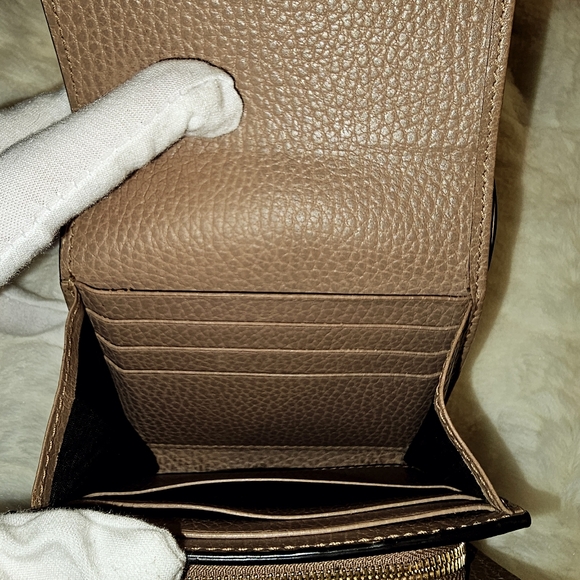 Gucci Petit Marmont GG Supreme Compact Wallet - Picture 3 of 3